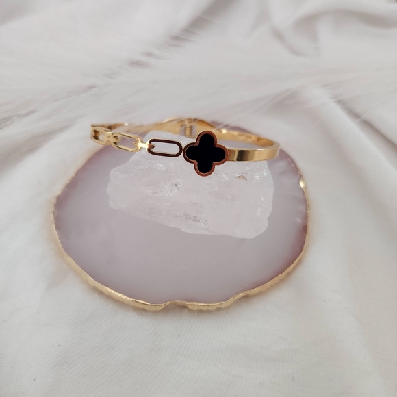 COPY - Gold tone clover bangle - Picture 4 of 5